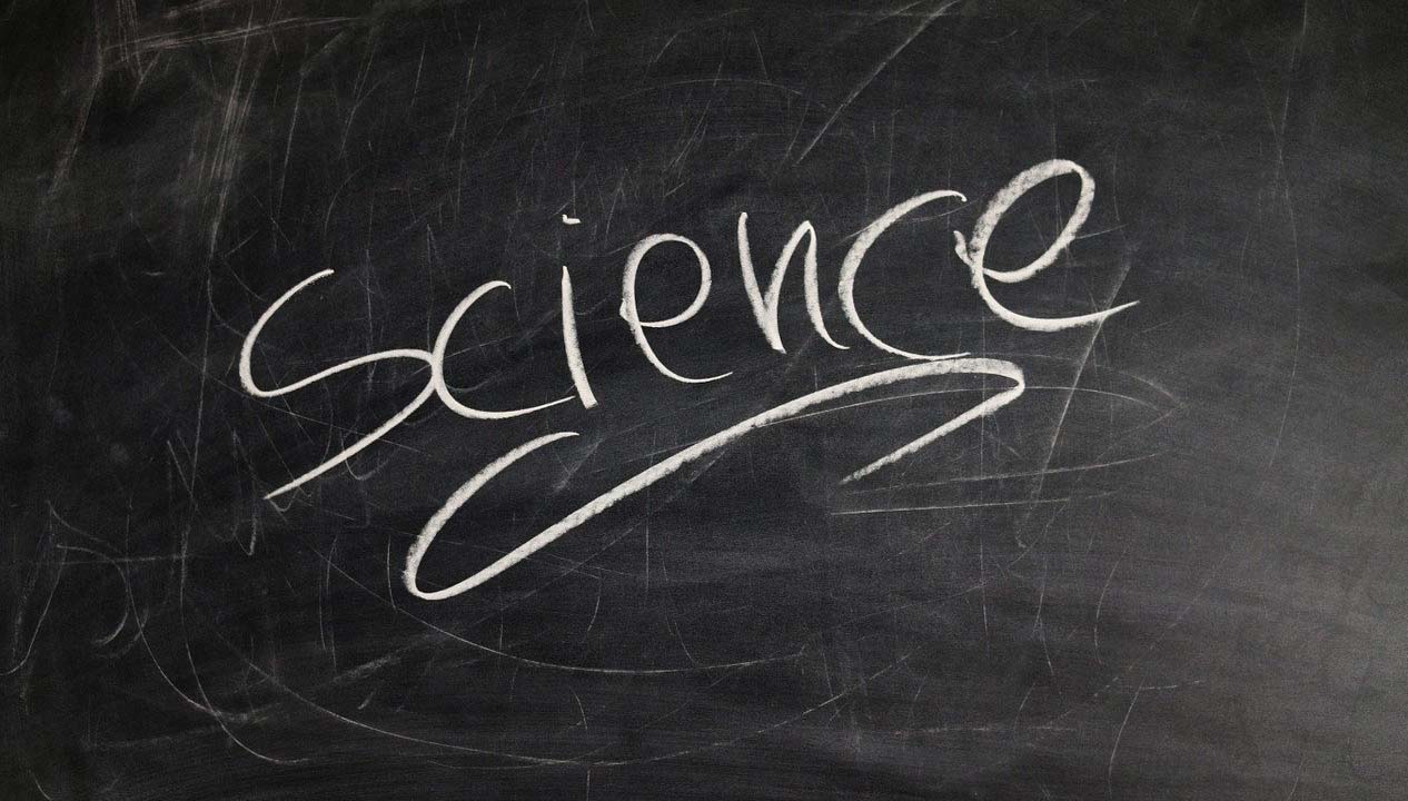 Das Wort "science" auf einer Tafel. 