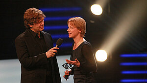 Bettina Braun erhält ihren Grimme-Preis im Theater Marl.